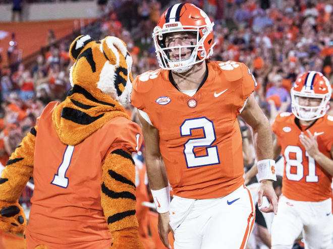 Clemson moves up to No. 21 in AP Poll