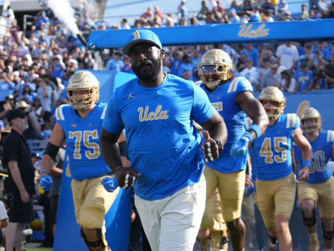 DeShaun Foster maintains confidence in UCLA offense after early struggles