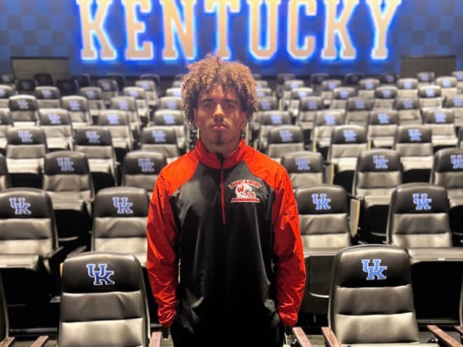 Rivals250 LB Cam Thomas connects with UK staff in Lexington