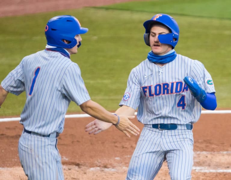 Florida first baseman Kendrick Calilao (6) leads off base during