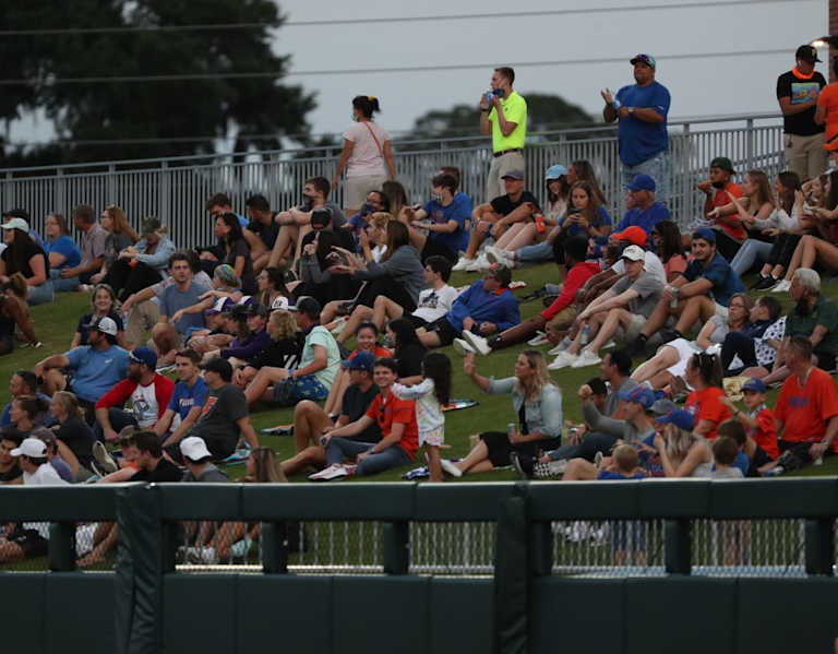 No. 23 Florida Rolls No. 18 Alabama for Sixth-Straight Series Win