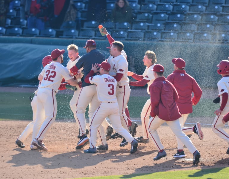 No. 7 Razorbacks complete sweep of Eastern Illinois