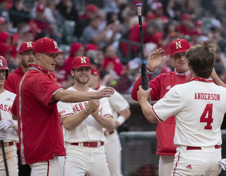 Nebraska conclui a temporada regular com uma derrota em Michigan