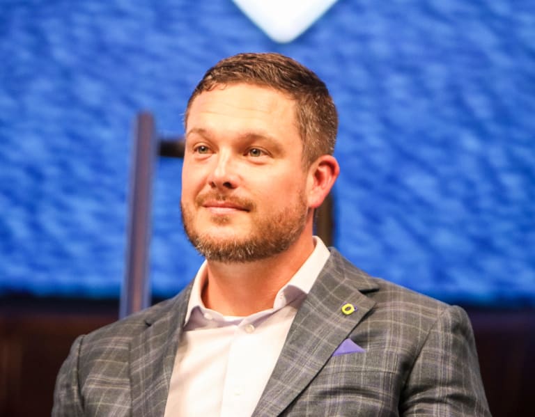 WATCH Oregon coach Dan Lanning talks at Pac12 Media Day