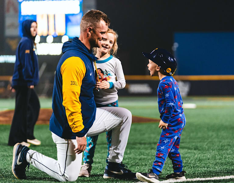 Sabines เต็มไปด้วยความกตัญญูเพราะ WVU Cinterches Big 12 Title Title