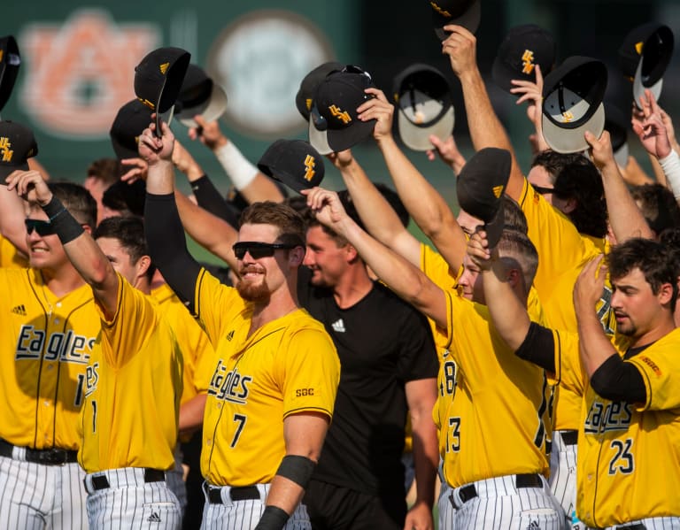 Iowa-made Magic Tee gives hitters better view of the ball