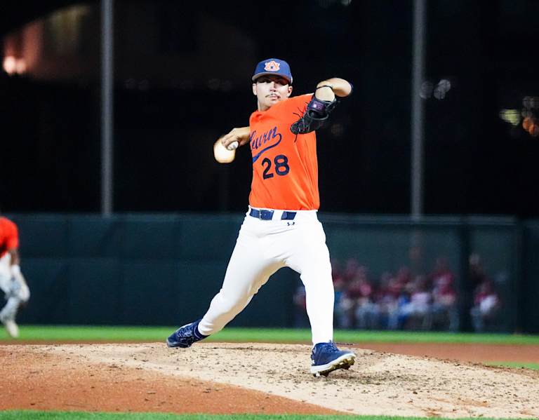 Tigers split doubleheader, take series