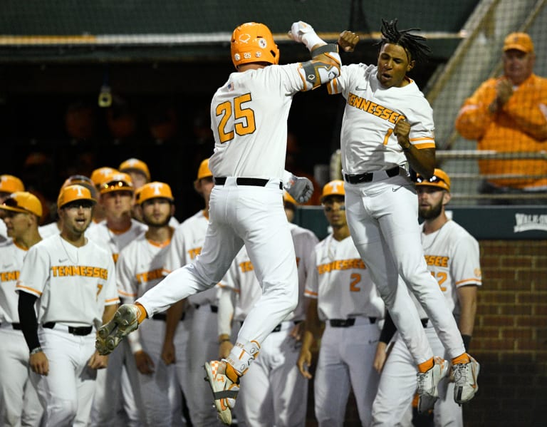 Tennessee Vols announce new contract for baseball coach Tony Vitello -  Rocky Top Talk