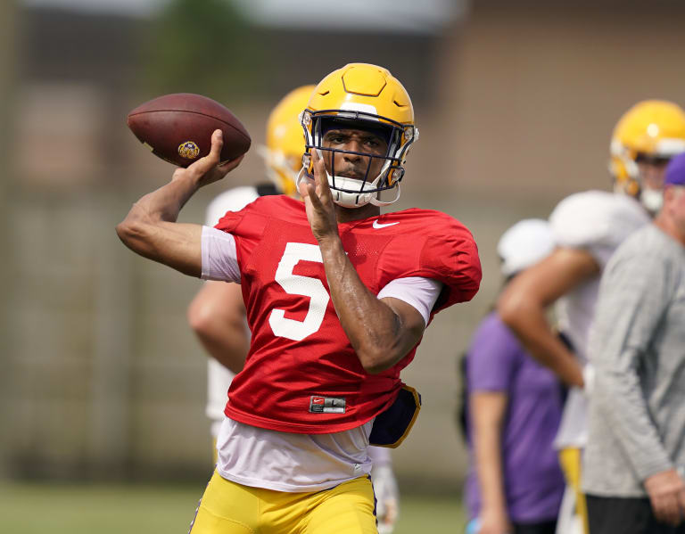 Jayden Daniels going through drills at practice 