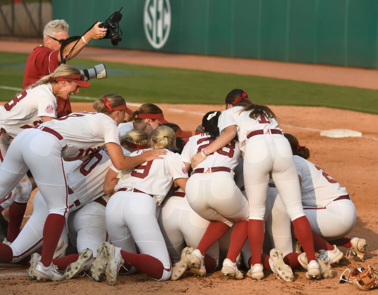 Softball advances to college world series after sweep of James