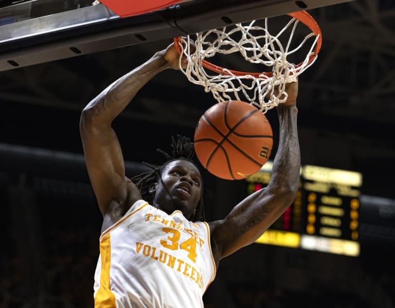 No. 7 Tennessee runs past UT Martin to remain unbeaten