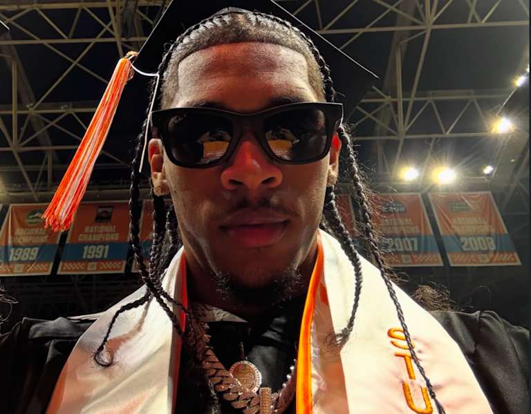 WATCH: Vols legend Zakai Zeigler records moment he graduates from Tennessee