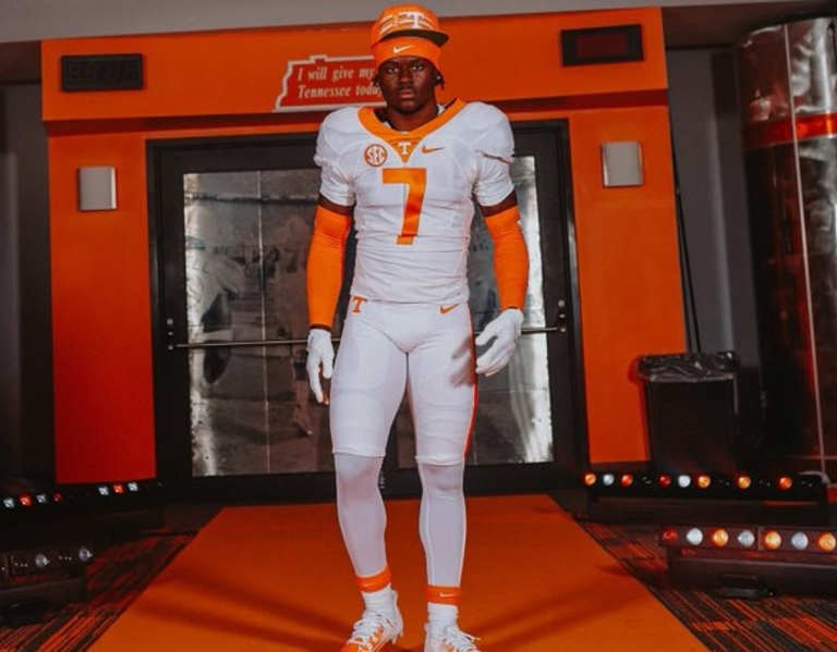 Tennessee surges late, lands commitment from four-star ATH Legend Bey