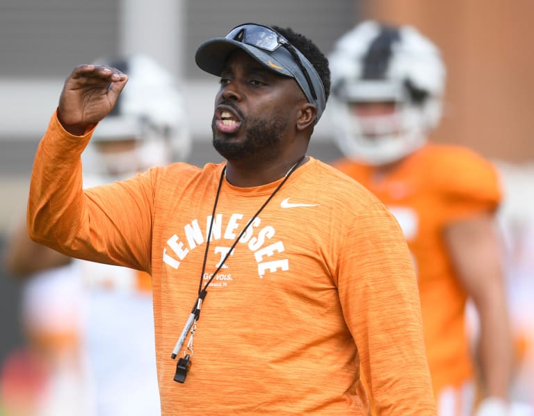 Tennessee Football Dc Tim Banks Named A Finalist For The Broyles Award Volreport Tennessee