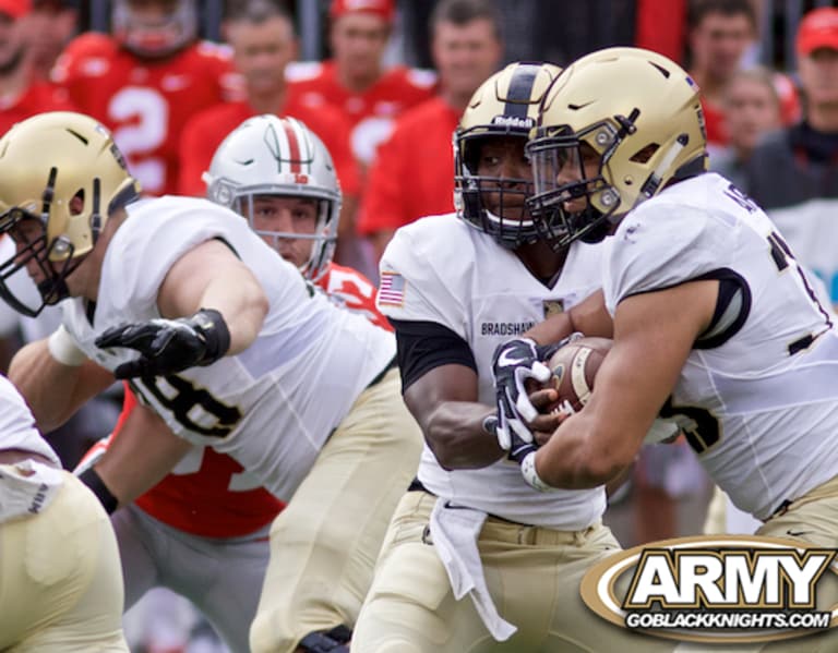 QB Ahmad Bradshaw's Legacy: The Player, The Cadet, The Leader & The Son -  GoBlackKnights