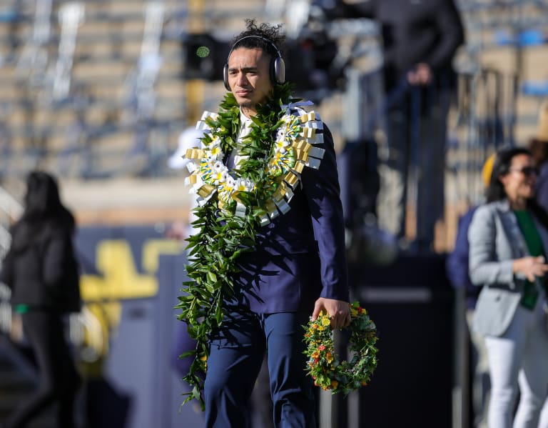 Notre Dame Football Players Cam Hart And Marist Liufau Accept   Ekphavickqfnzvelvepn