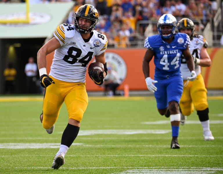 Iowa football pair honored by Phil Steele as preseason All-Americans