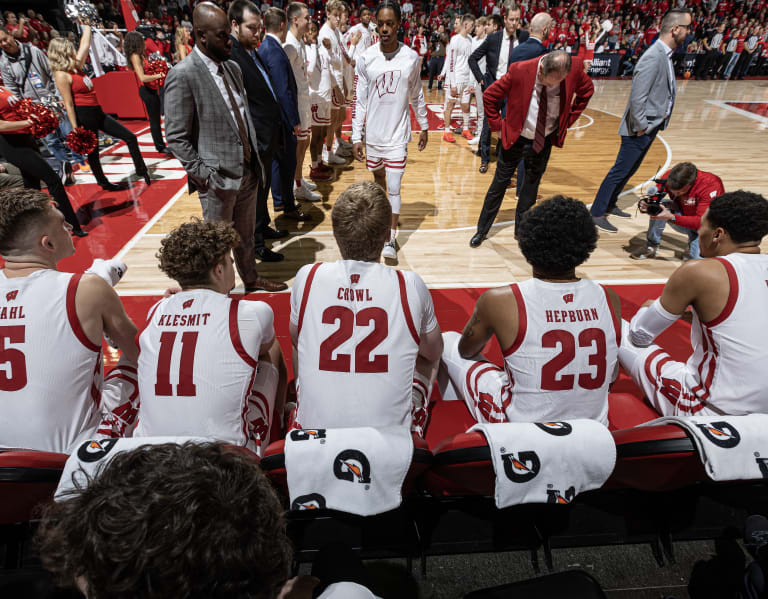 Badgers to play basketball at American Family Field in November