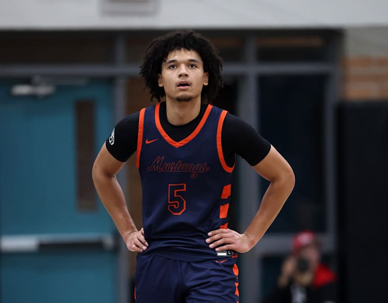 Five-star 2025 guard Brayden Burries commits to Arizona