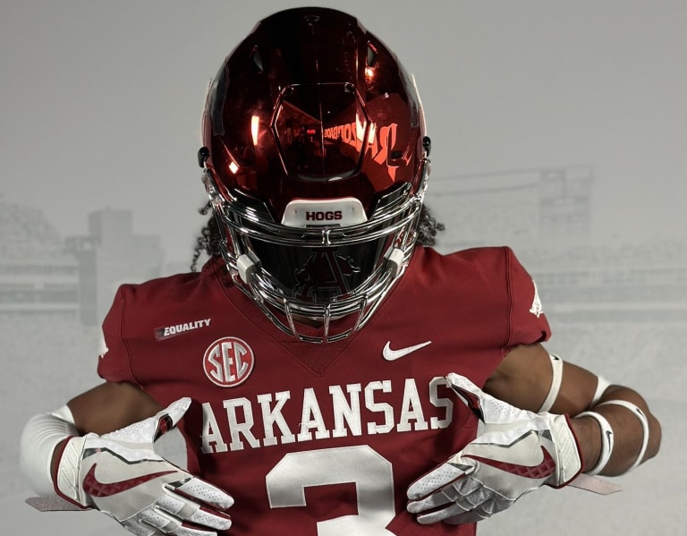 2025 fourstar wide receiver talks Arkansas visit, offer