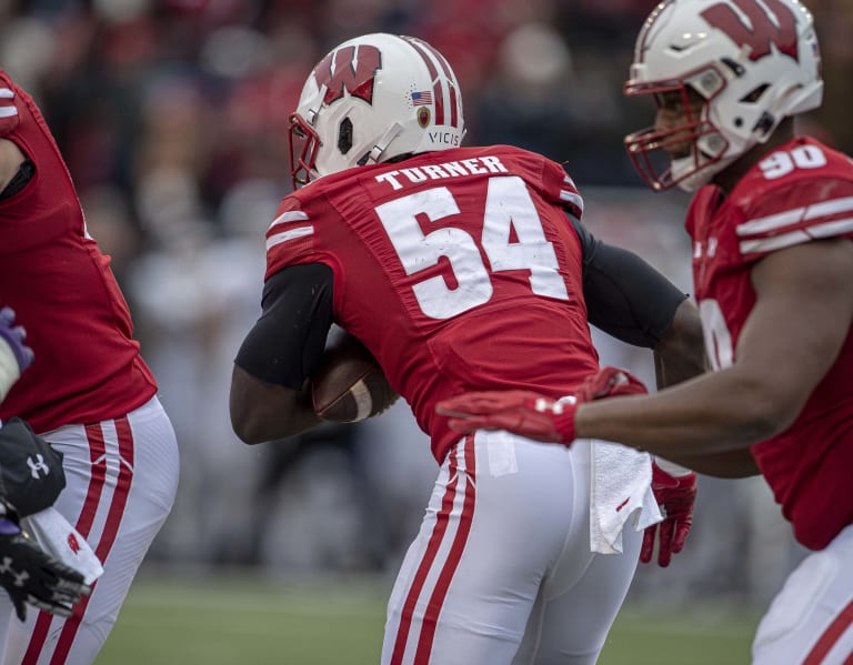 Wisconsin junior linebacker Leo Chenal entering 2022 NFL draft