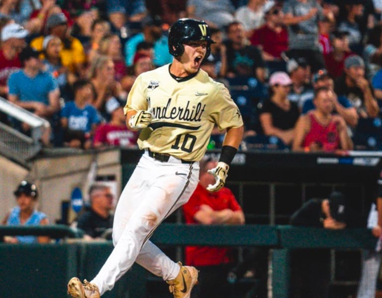 Louisville upsets No. 2 Vanderbilt to advance to CWS