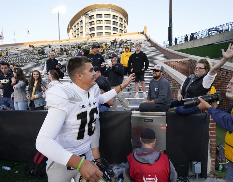 George Karlaftis presented with U.S. Army All-America Game jersey -  BoilerUpload