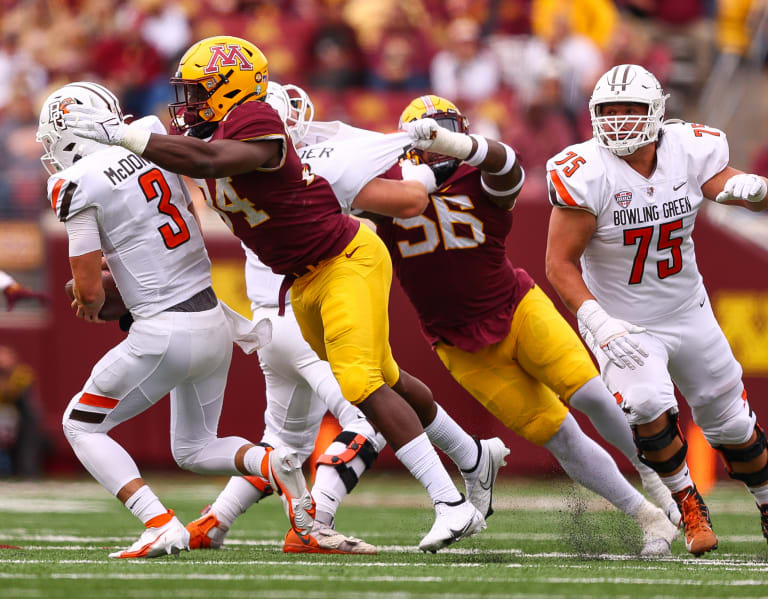 Minnesota DE Austin Booker fifth Gopher to enter transfer