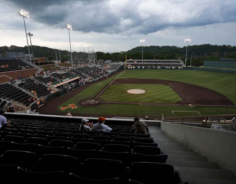 Tennessee's opening game vs. Auburn suspended after half inning of play