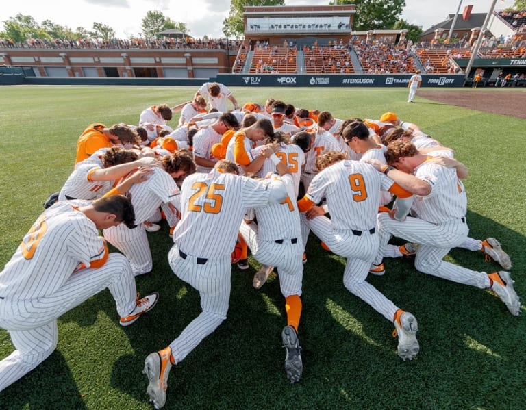 Tennessee baseball clinches the SEC East title for the second straight  season