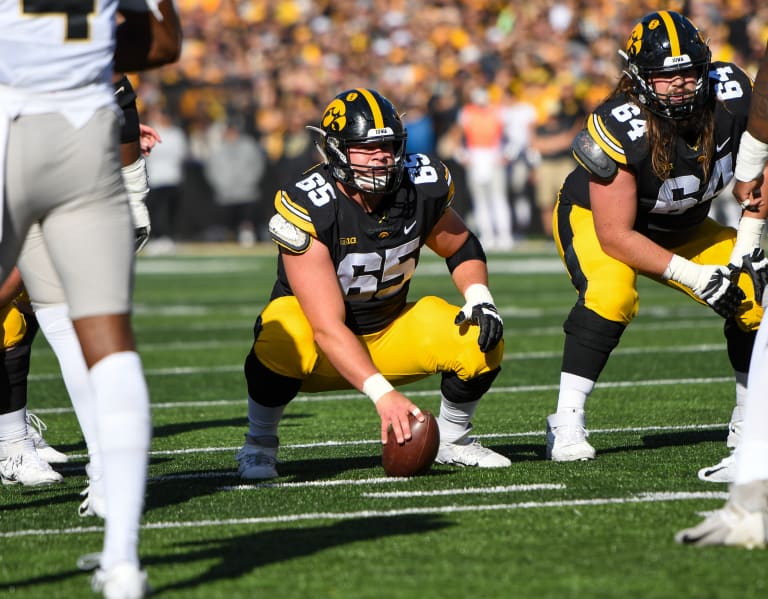 Iowa football's Tyler Linderbaum named first-team preseason AP All-American