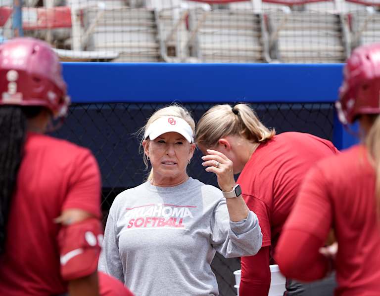 Sense of urgency, togetherness guiding Sooners through WCWS