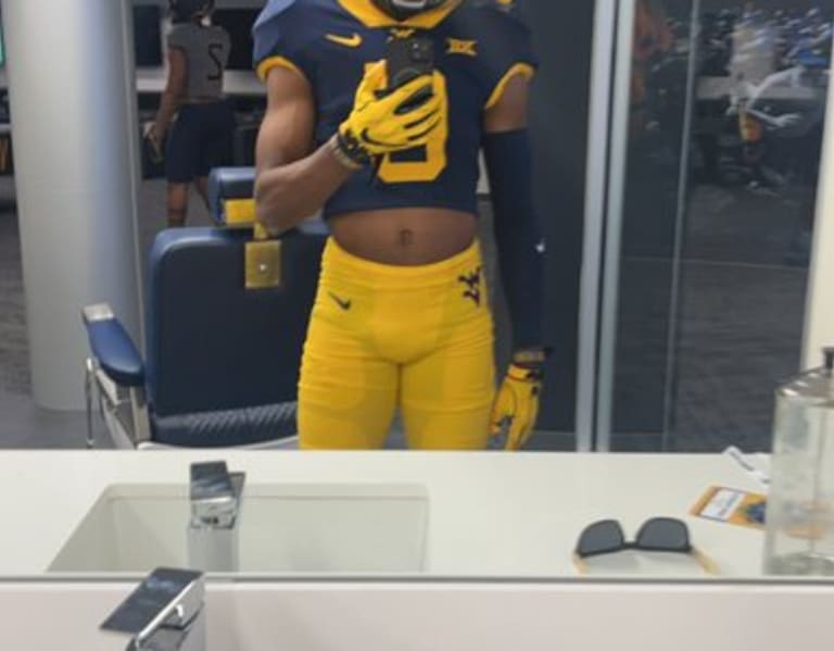 WVSports  –  2024 DB Franklin connects with coaches during West Virginia stop