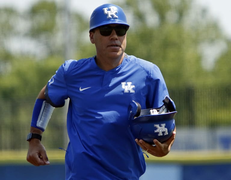 Kentucky outfielder Kendal Ewell (0) plays against Eastern