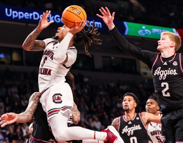 Men's basketball stays close, but falls 76-72 to No. 13 Texas A&M