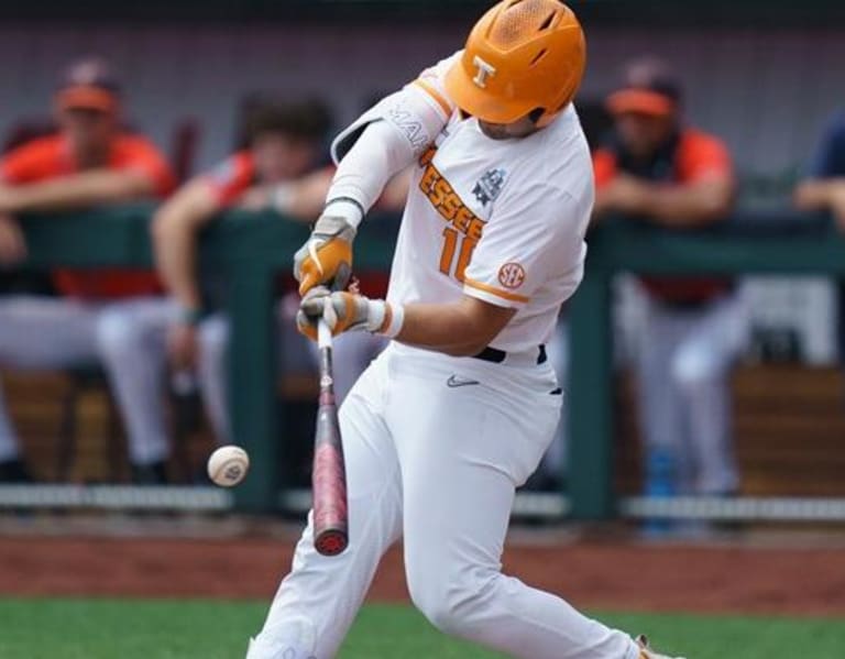 Tennessee baseball earns first CWS win since 2001, Baseball