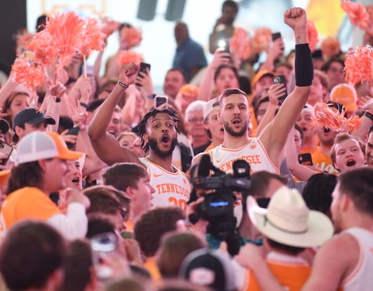 Vols, Lady Vols hoops draw big crowd for 'Market Square Madness