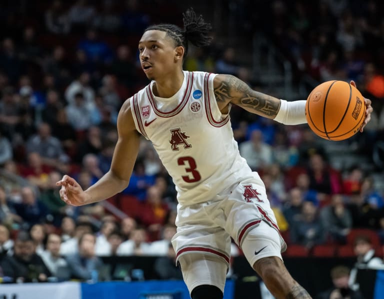 HawgBeat  –  Arkansas vs UConn: BetSaracen lines, odds, staff picks