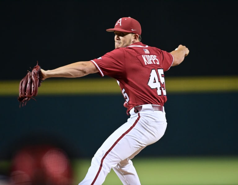 Hogs' Benintendi wins 2015 Golden Spikes