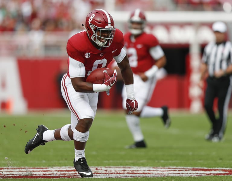 Alabama Crimson Tide tight end Irv Smith Jr. embraces family as