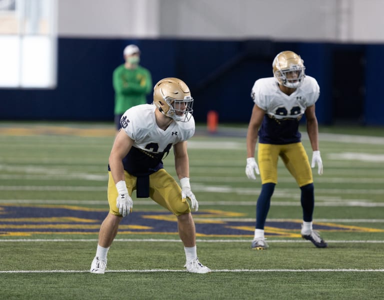 Notre Dame rolls to stay perfect