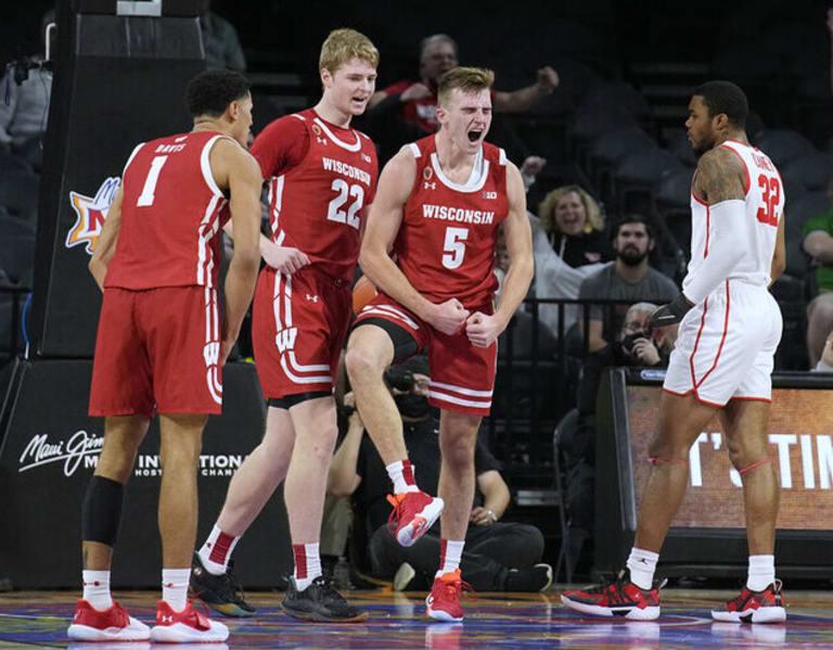 BadgerBlitz  –  Wisconsin forward Tyler Wahl explains decision to return for fifth season