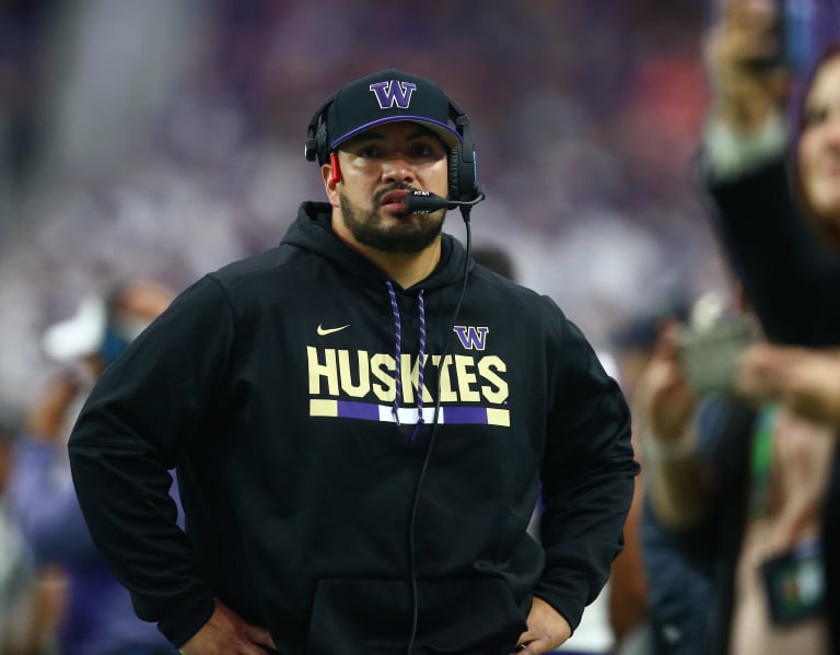 Jordan Paopao Takes Great Pride as Huskies TE Coach. His Players ...