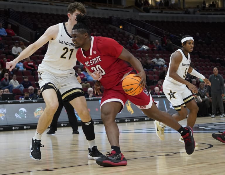 CHICAGO — D.J. Burns Finished With 18 Points And Nine Rebounds To Help ...