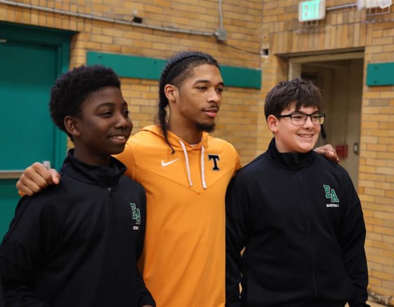 Vols, Lady Vols basketball surprise local youth for Christmas