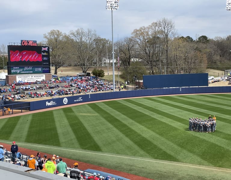 Vols sweep series in Oxford against top ranked Rebels