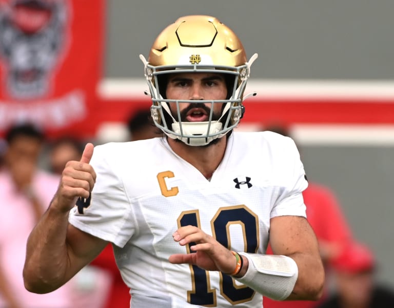 Notre Dame Football Qb Sam Hartman Shares Credit Like He Passes The ...