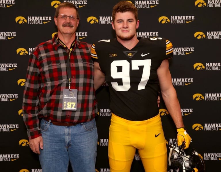 Hawkeyes' Zach VanValkenburg: Pass-rushing student of Russian