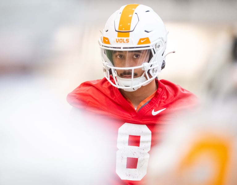 Tennessee football quarterback Nico Iamaleava growing as team leader