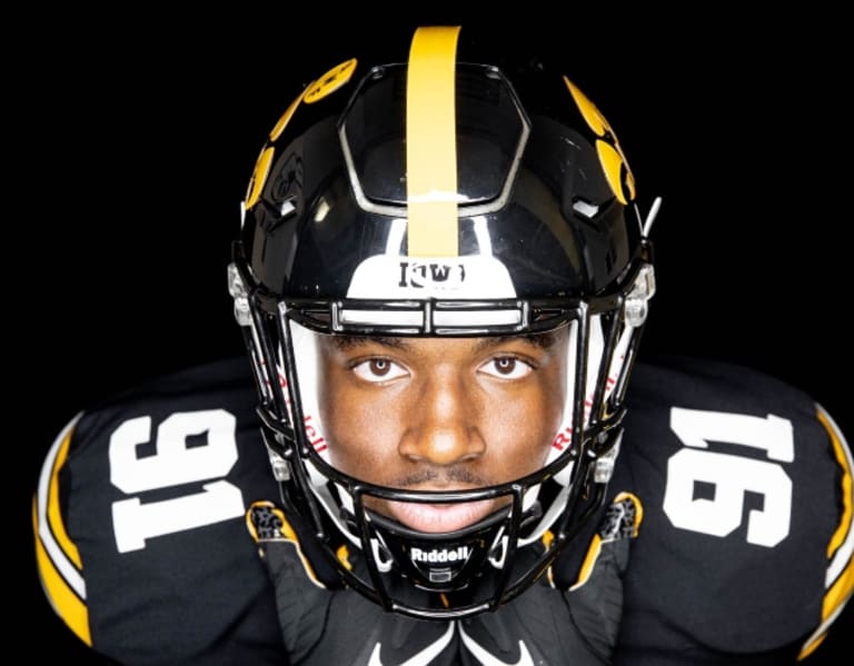 Go Iowa Awesome  –  COMMIT: 2024 DE Devan Kennedy Chooses Iowa